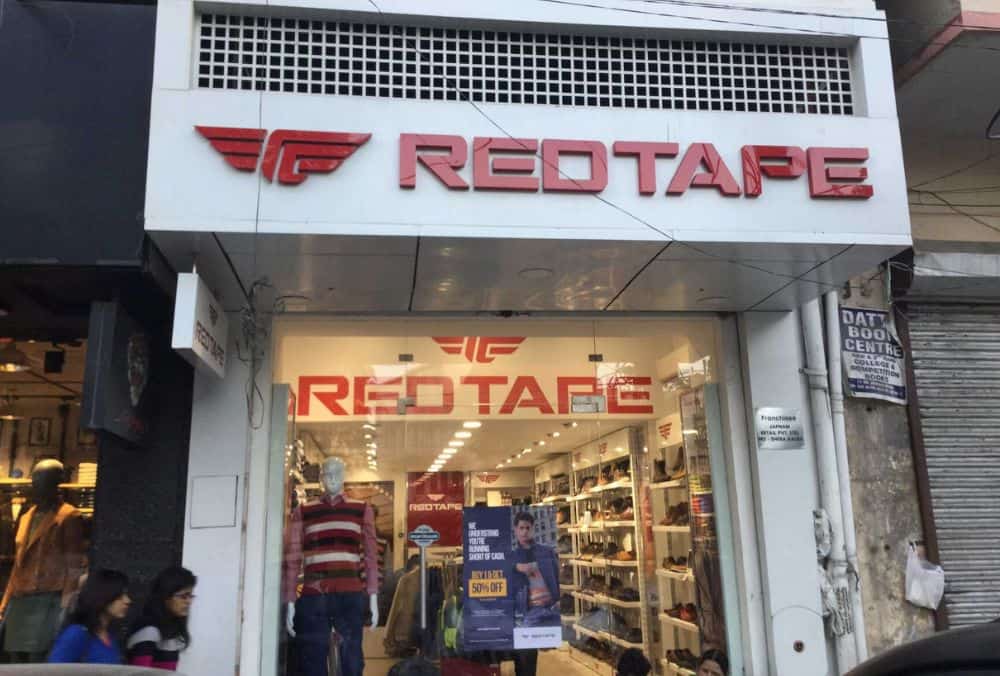 Explore January 2025 dividend-paying stocks, showcasing profit distribution and companies' financial health commitment.